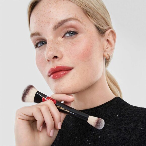 NIB ✅ Hourglass Ambient LIGHTING EDIT Brush II FOX HOLIDAY 2025✨ NEW IN BOX - Picture 4 of 8